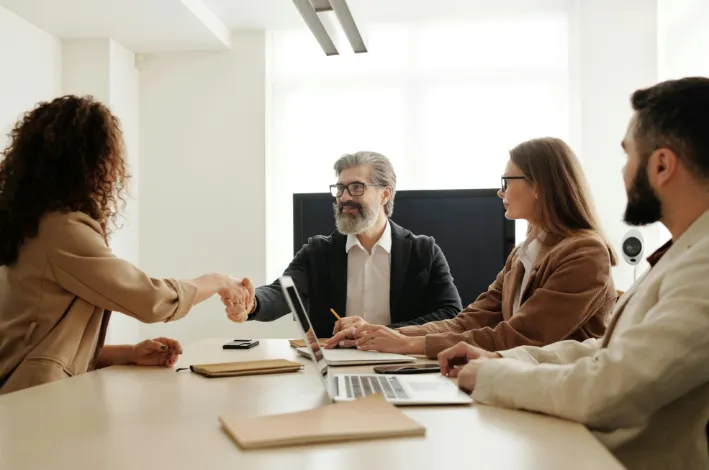 Sourcing Agent versus inkoopagent: het definiëren van de moderne supply chain